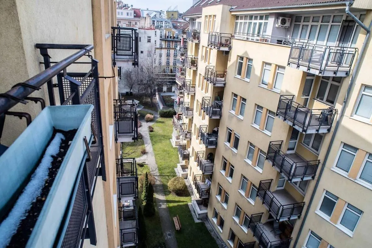 4-Room Home With Aircon And Balcony Free Parking Budapest 0*,  Hungary