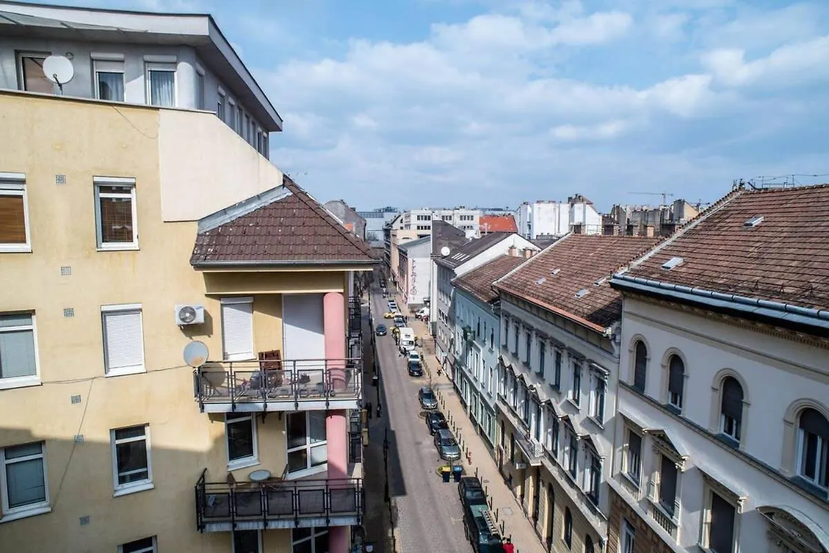 4-Room Home With Aircon And Balcony Free Parking Budapest Hungary
