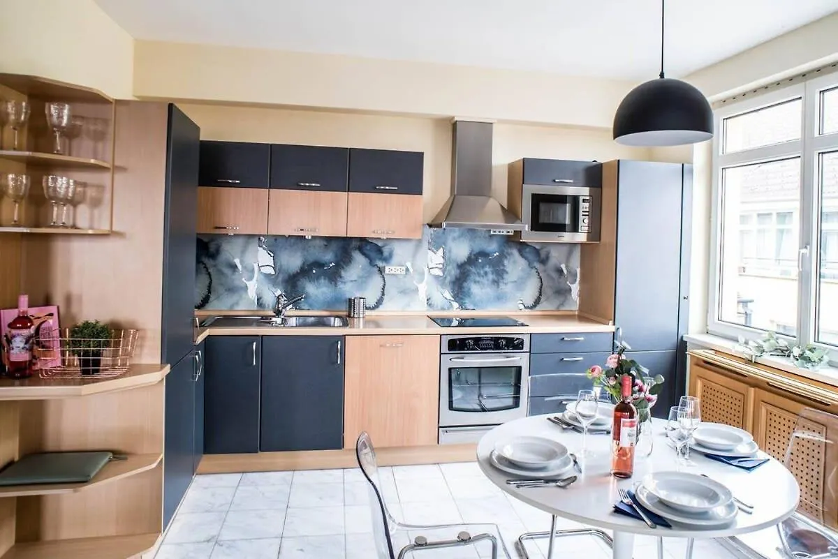 4-Room Home With Aircon And Balcony Free Parking Budapest Apartment