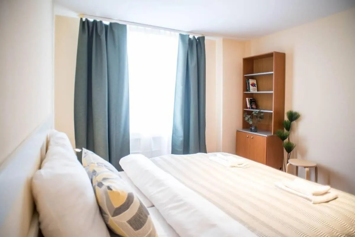 4-Room Home With Aircon And Balcony Free Parking Budapest Apartment