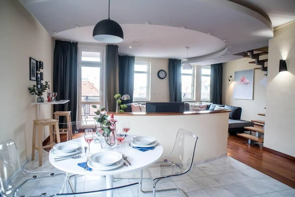 4-Room Home With Aircon And Balcony Free Parking Budapest Apartment