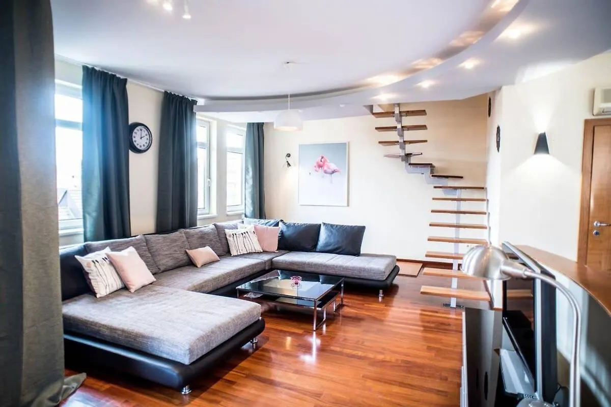 4-Room Home With Aircon And Balcony Free Parking location